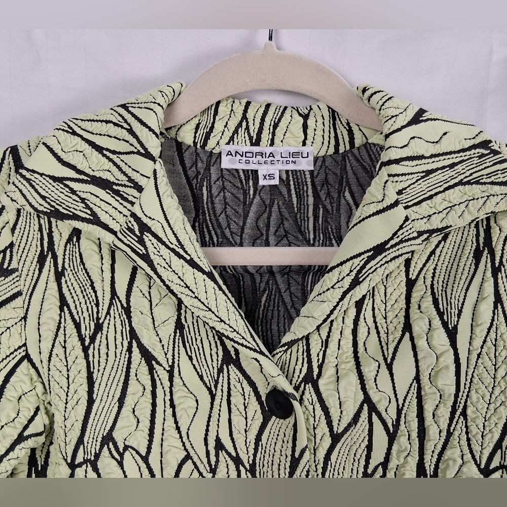 Cropped Zip Jacket Abstract Leaf Pattern Size Xs … - image 6